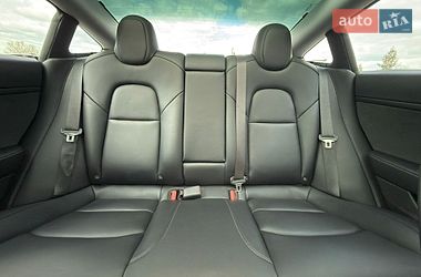 Седан Tesla Model 3 2021 в Черновцах