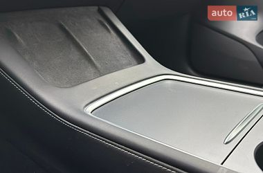 Седан Tesla Model 3 2021 в Черновцах