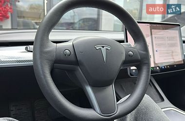 Седан Tesla Model 3 2021 в Черновцах