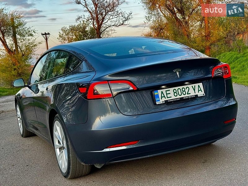 Седан Tesla Model 3 2022 в Кривом Роге