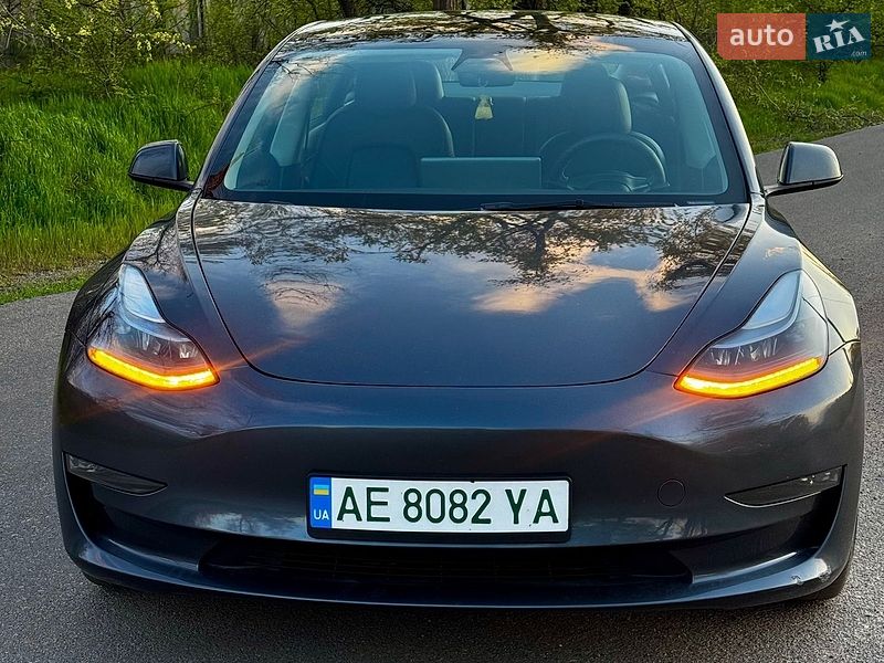 Седан Tesla Model 3 2022 в Кривом Роге