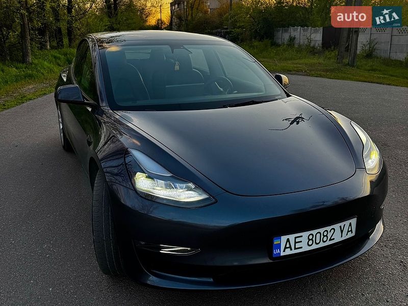 Седан Tesla Model 3 2022 в Кривом Роге
