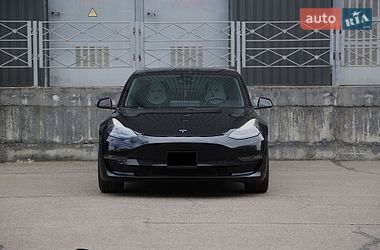 Седан Tesla Model 3 2021 в Киеве