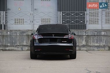 Седан Tesla Model 3 2021 в Киеве