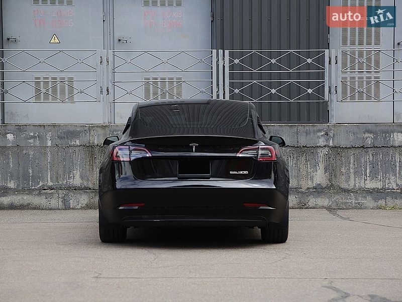 Седан Tesla Model 3 2021 в Киеве