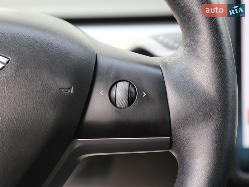 Седан Tesla Model 3 2021 в Киеве