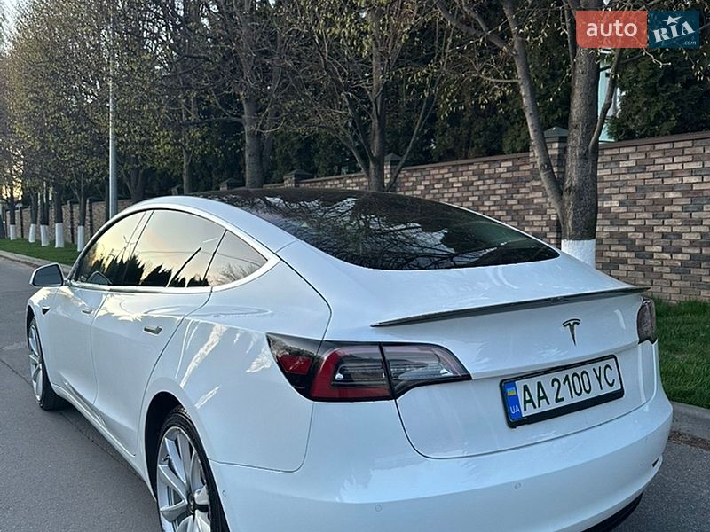 Седан Tesla Model 3 2020 в Киеве