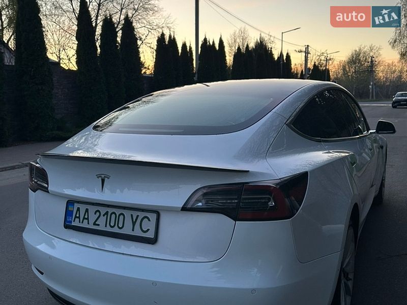 Седан Tesla Model 3 2020 в Киеве