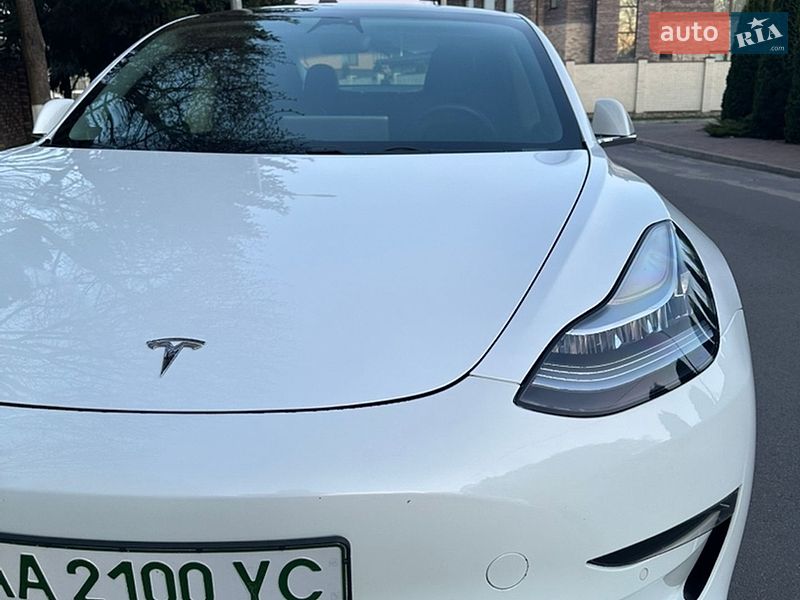 Седан Tesla Model 3 2020 в Киеве