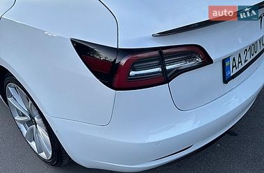 Седан Tesla Model 3 2020 в Киеве