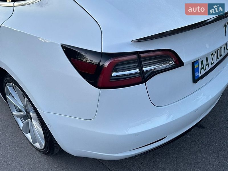 Седан Tesla Model 3 2020 в Киеве