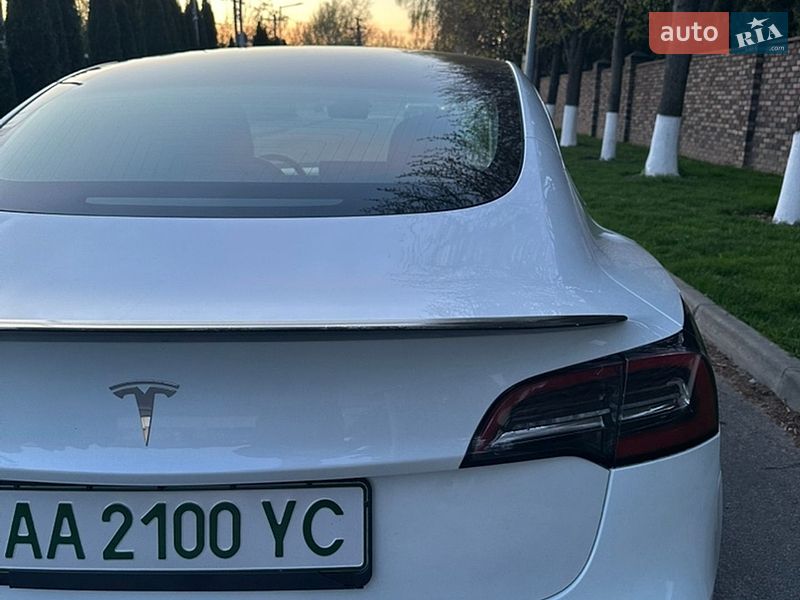 Седан Tesla Model 3 2020 в Киеве