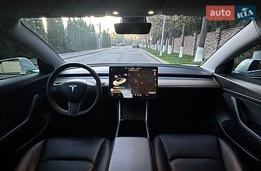 Седан Tesla Model 3 2020 в Киеве