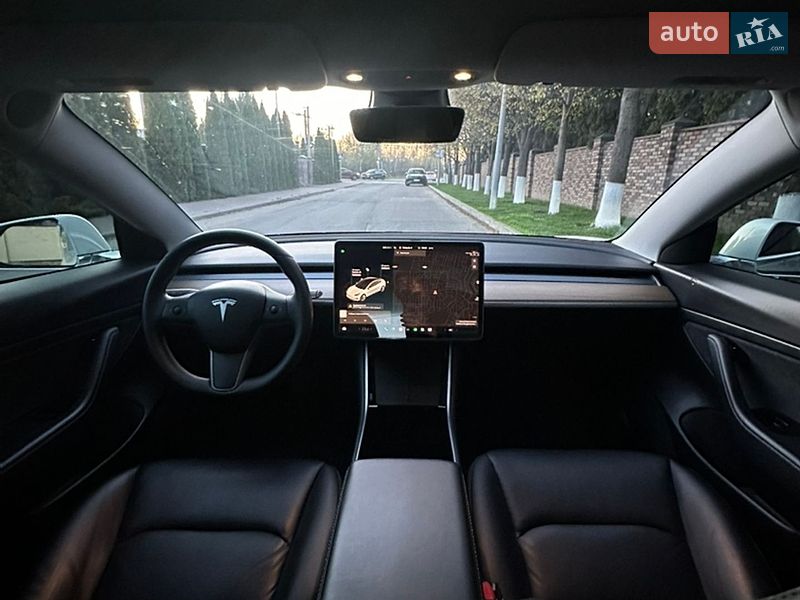 Седан Tesla Model 3 2020 в Киеве