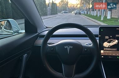Седан Tesla Model 3 2020 в Киеве