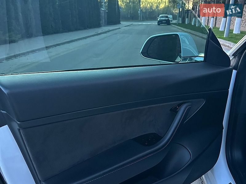 Седан Tesla Model 3 2020 в Киеве