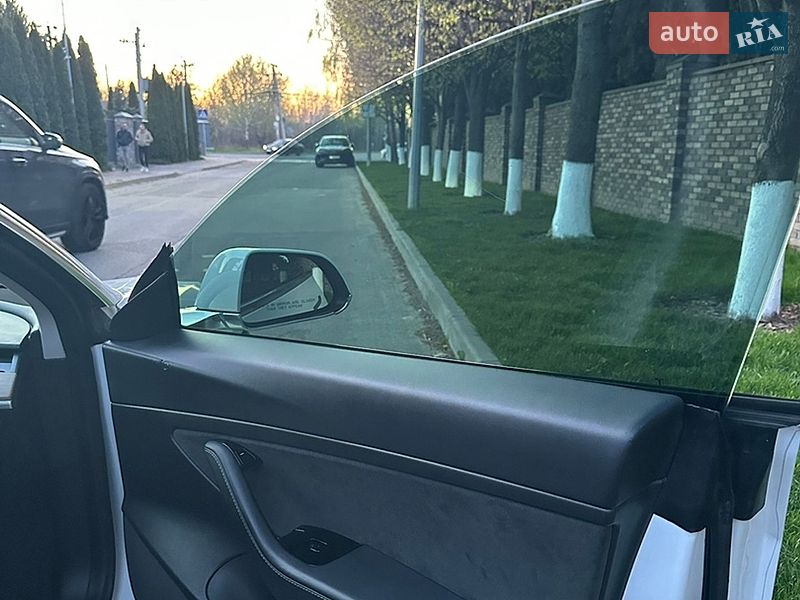 Седан Tesla Model 3 2020 в Киеве