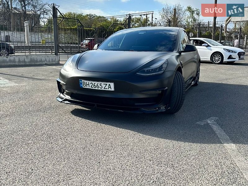 Седан Tesla Model 3 2019 в Одесі