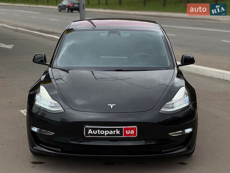 Седан Tesla Model 3 2019 в Киеве