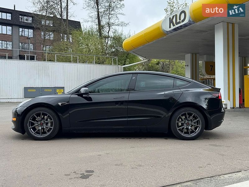 Седан Tesla Model 3 2019 в Киеве