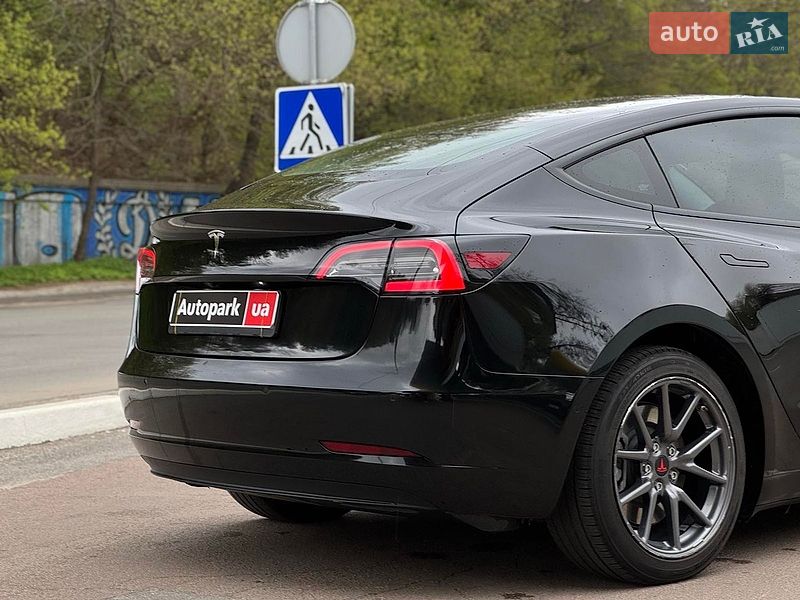 Седан Tesla Model 3 2019 в Киеве