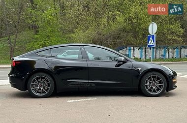 Седан Tesla Model 3 2019 в Киеве