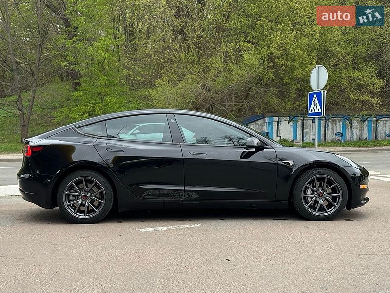 Седан Tesla Model 3 2019 в Киеве