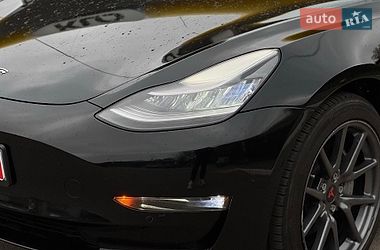 Седан Tesla Model 3 2019 в Киеве