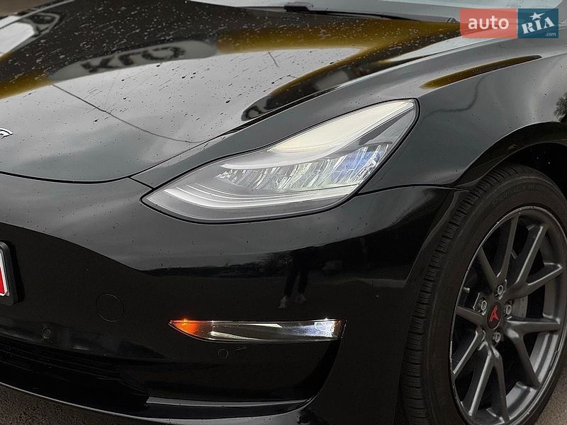 Седан Tesla Model 3 2019 в Киеве