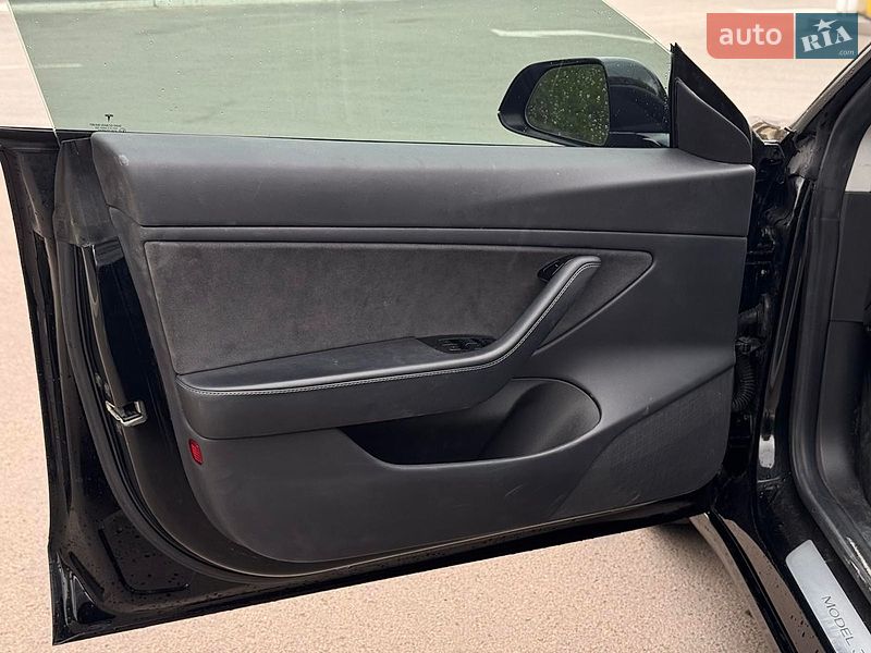 Седан Tesla Model 3 2019 в Киеве