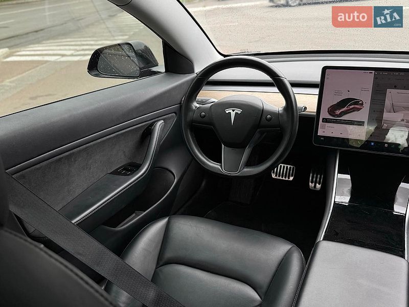 Седан Tesla Model 3 2019 в Киеве