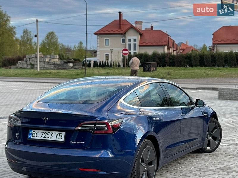Седан Tesla Model 3 2019 в Шептицькому