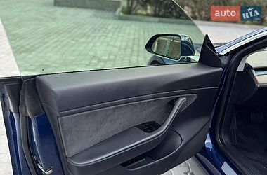 Седан Tesla Model 3 2019 в Шептицькому