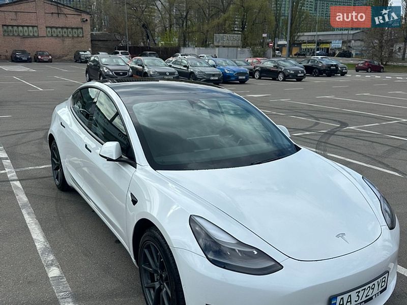 Седан Tesla Model 3 2021 в Києві