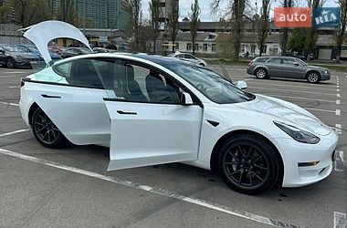 Седан Tesla Model 3 2021 в Києві