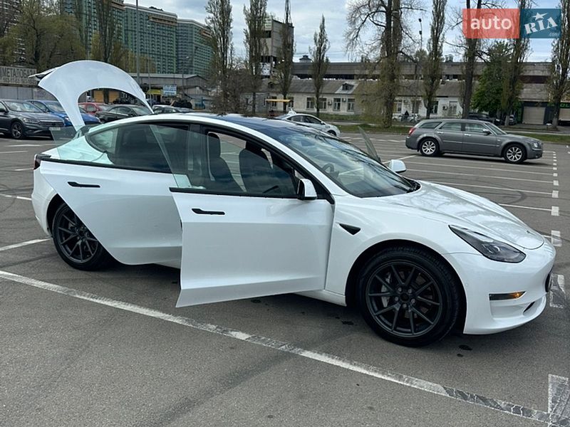 Седан Tesla Model 3 2021 в Києві
