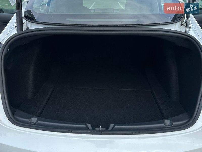 Седан Tesla Model 3 2021 в Києві