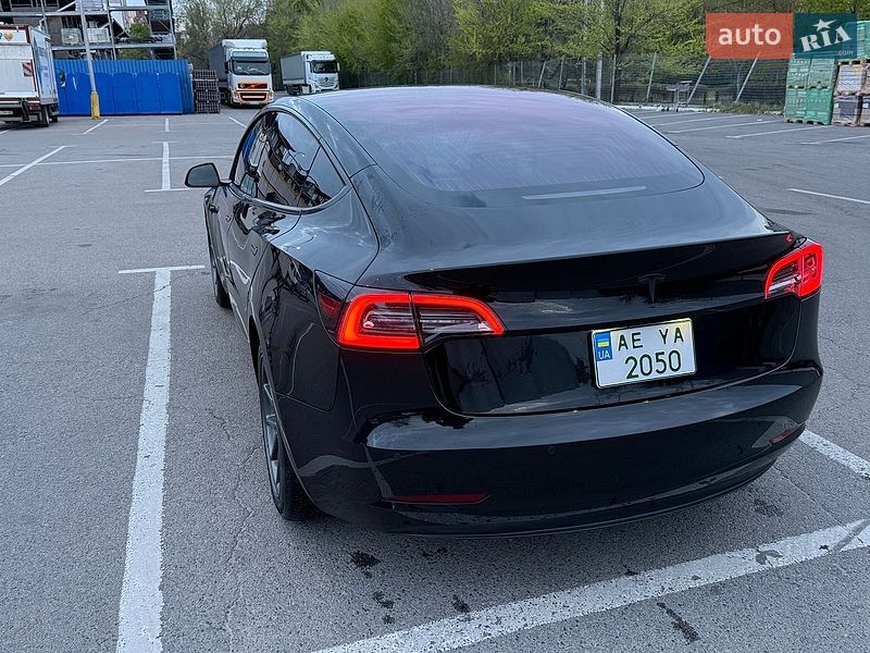 Седан Tesla Model 3 2018 в Дніпрі