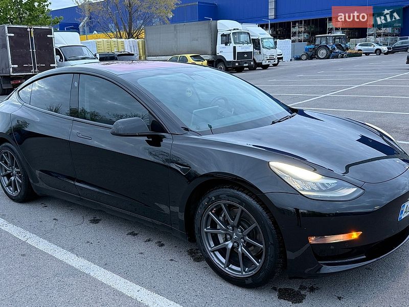 Седан Tesla Model 3 2018 в Дніпрі