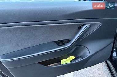 Седан Tesla Model 3 2018 в Дніпрі