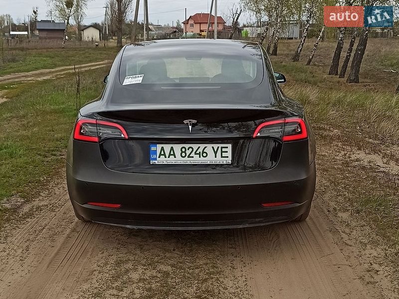 Седан Tesla Model 3 2019 в Киеве