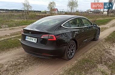 Седан Tesla Model 3 2019 в Киеве