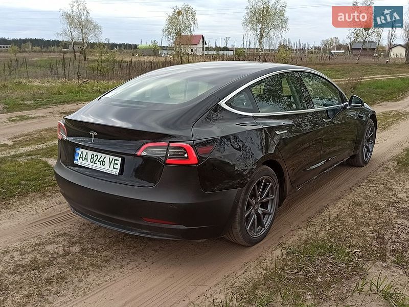 Седан Tesla Model 3 2019 в Киеве
