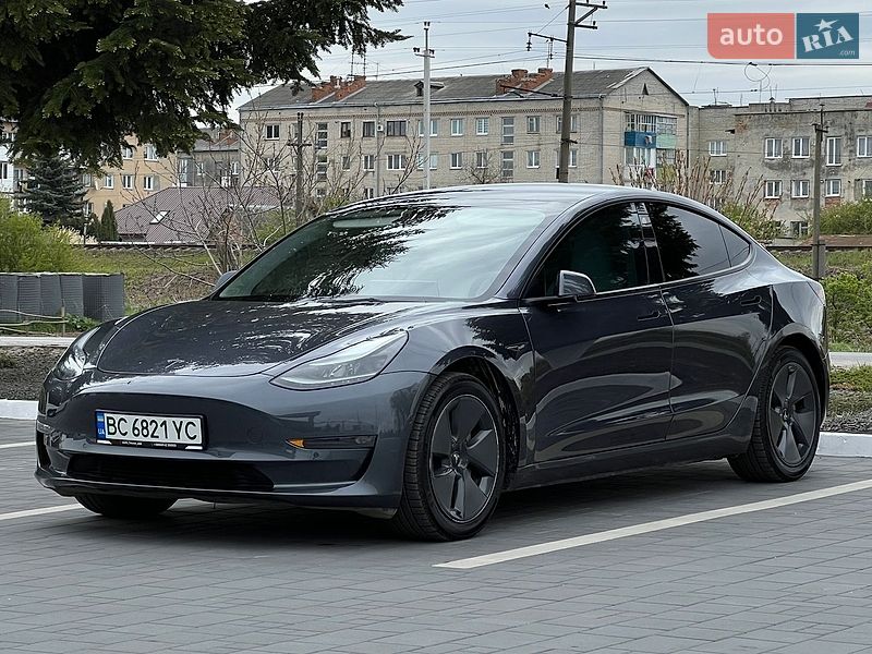Седан Tesla Model 3 2022 в Самборе