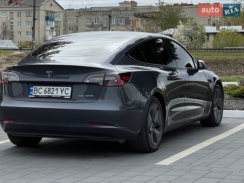 Седан Tesla Model 3 2022 в Самборе