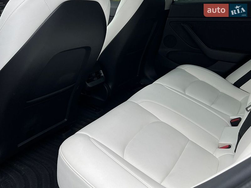 Седан Tesla Model 3 2022 в Самборе
