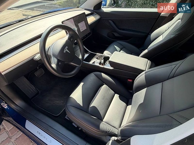 Седан Tesla Model 3 2018 в Кропивницком