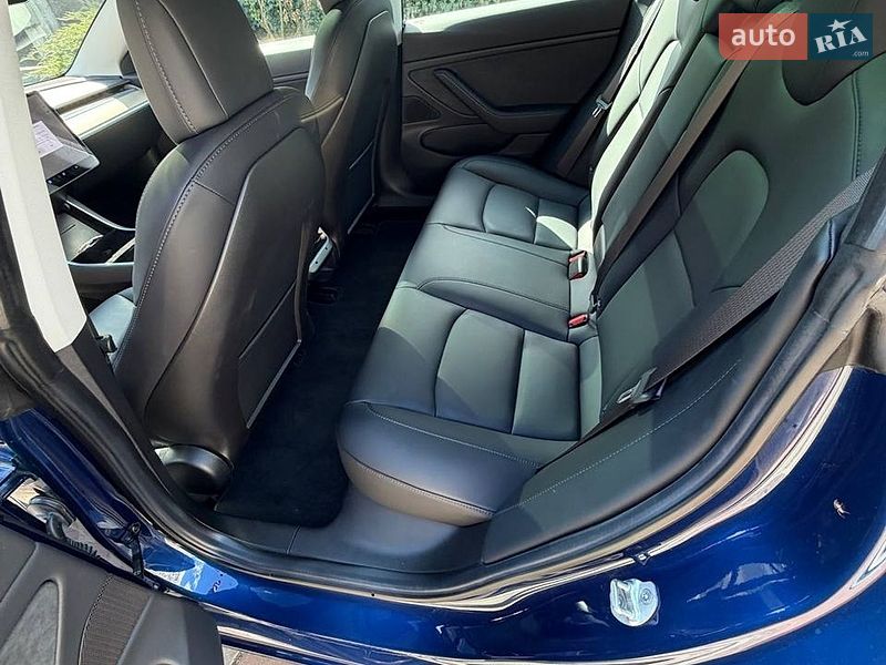 Седан Tesla Model 3 2018 в Кропивницком