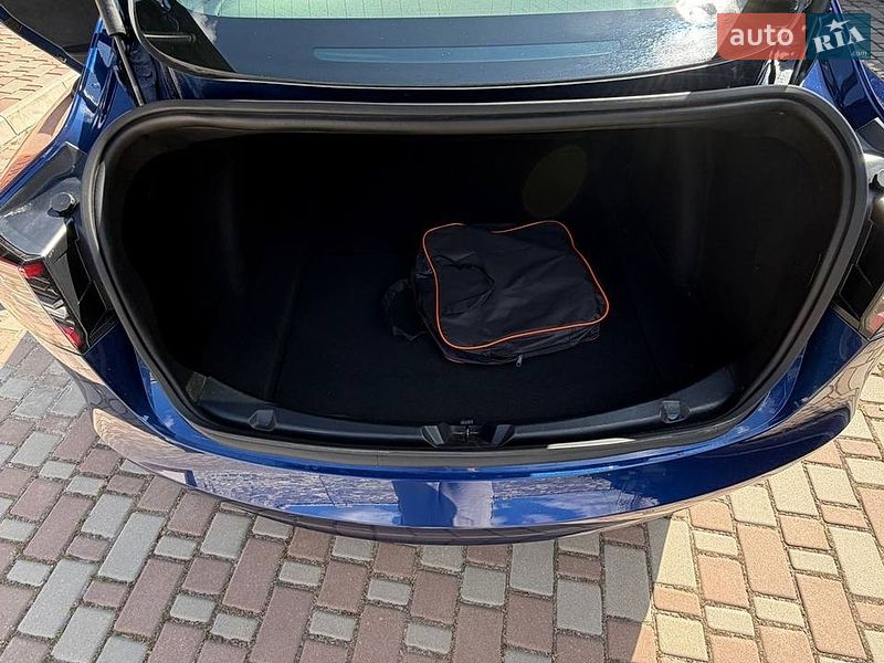 Седан Tesla Model 3 2018 в Кропивницком