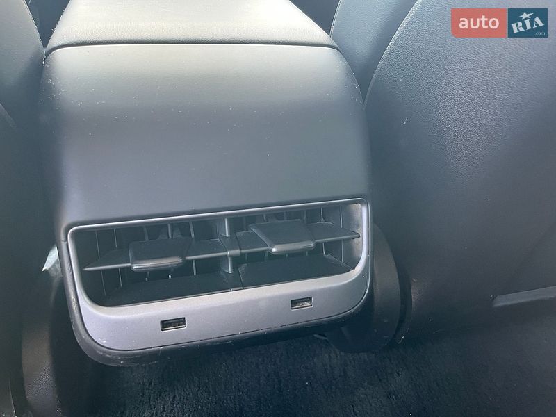 Седан Tesla Model 3 2020 в Кропивницком